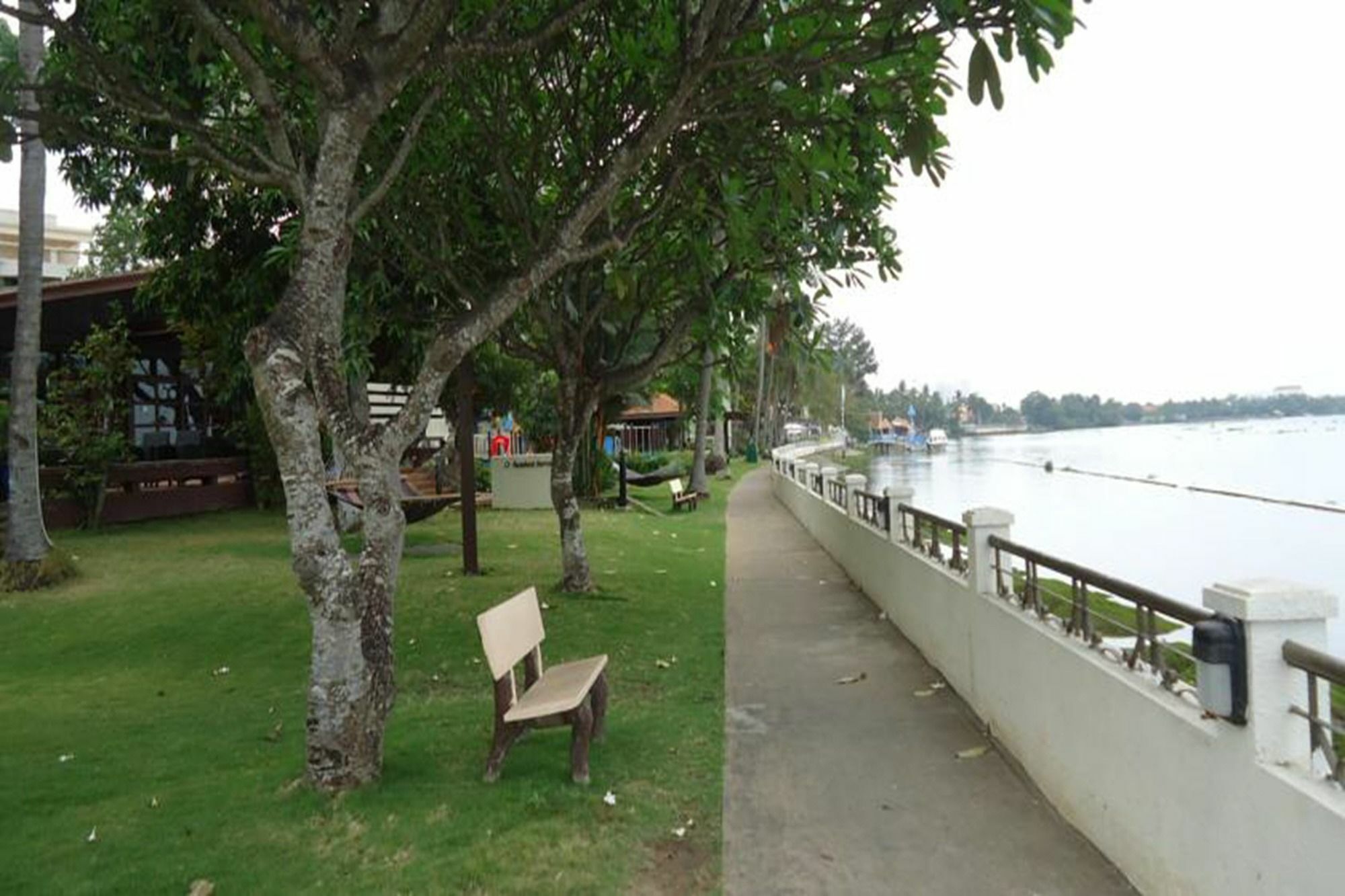 Riverside Serviced Khách sạn hẻo lánh 4*