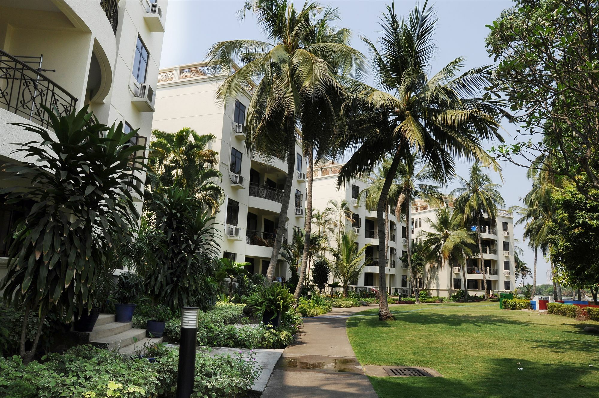 Riverside Serviced Khách sạn hẻo lánh 4*
